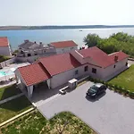 House Tamaris זאדאר